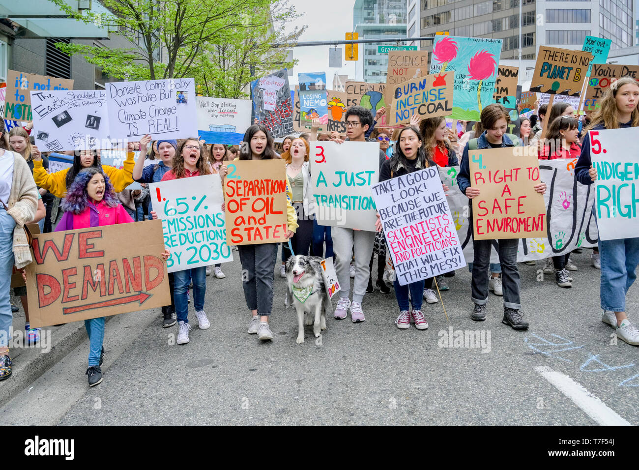 Sustainabiliteens Klimaschlag. Die Schüler überspringen die Schule und protestieren gegen fehlende Maßnahmen zum Klimawandel, Vancouver, British Columb Stockfoto
