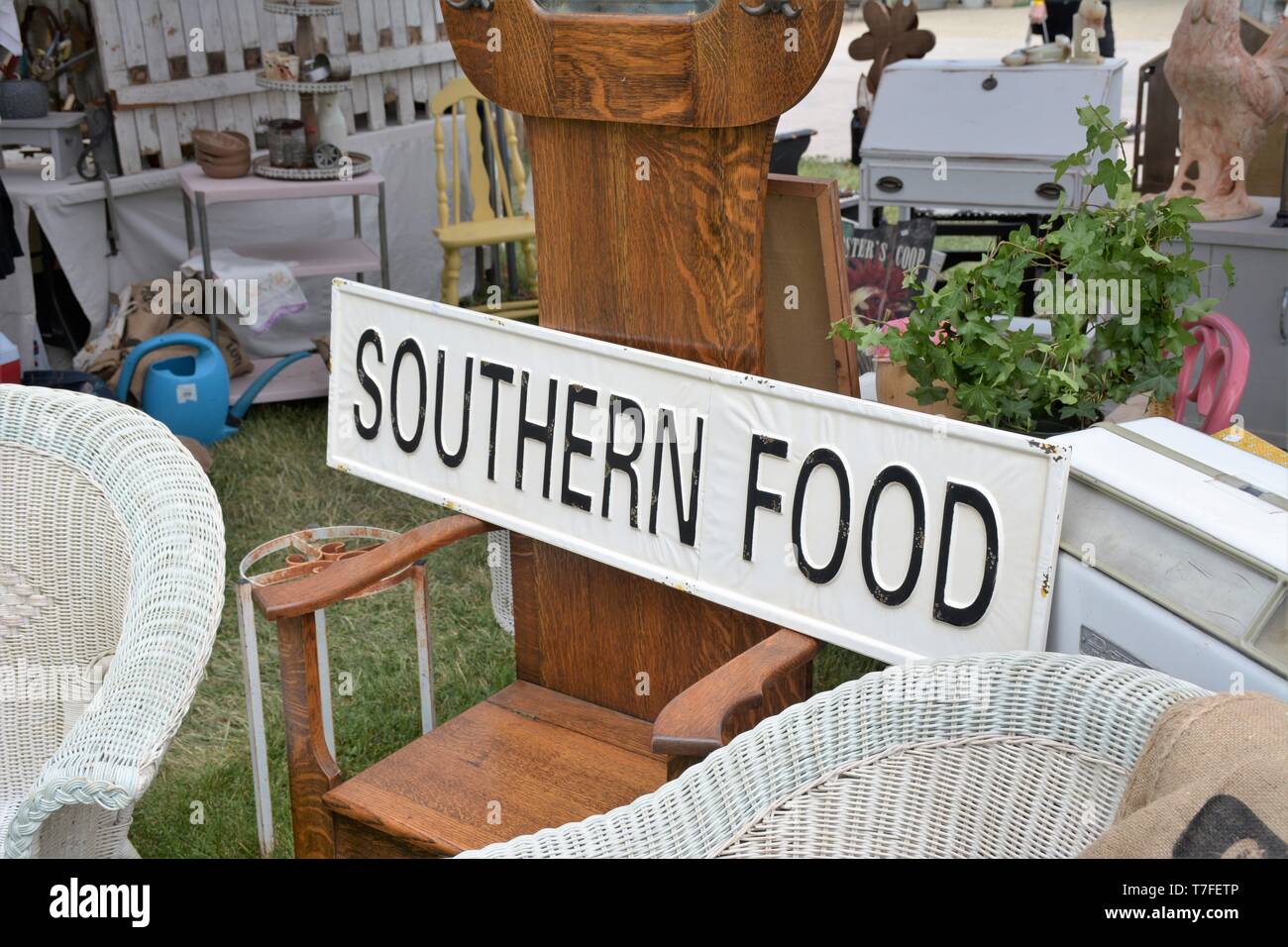 Zeichen erzählt von Nahrungsmitteln aus den südlichen Teil der USA ist für Verkauf hier und so ist das Zeichen Stockfoto