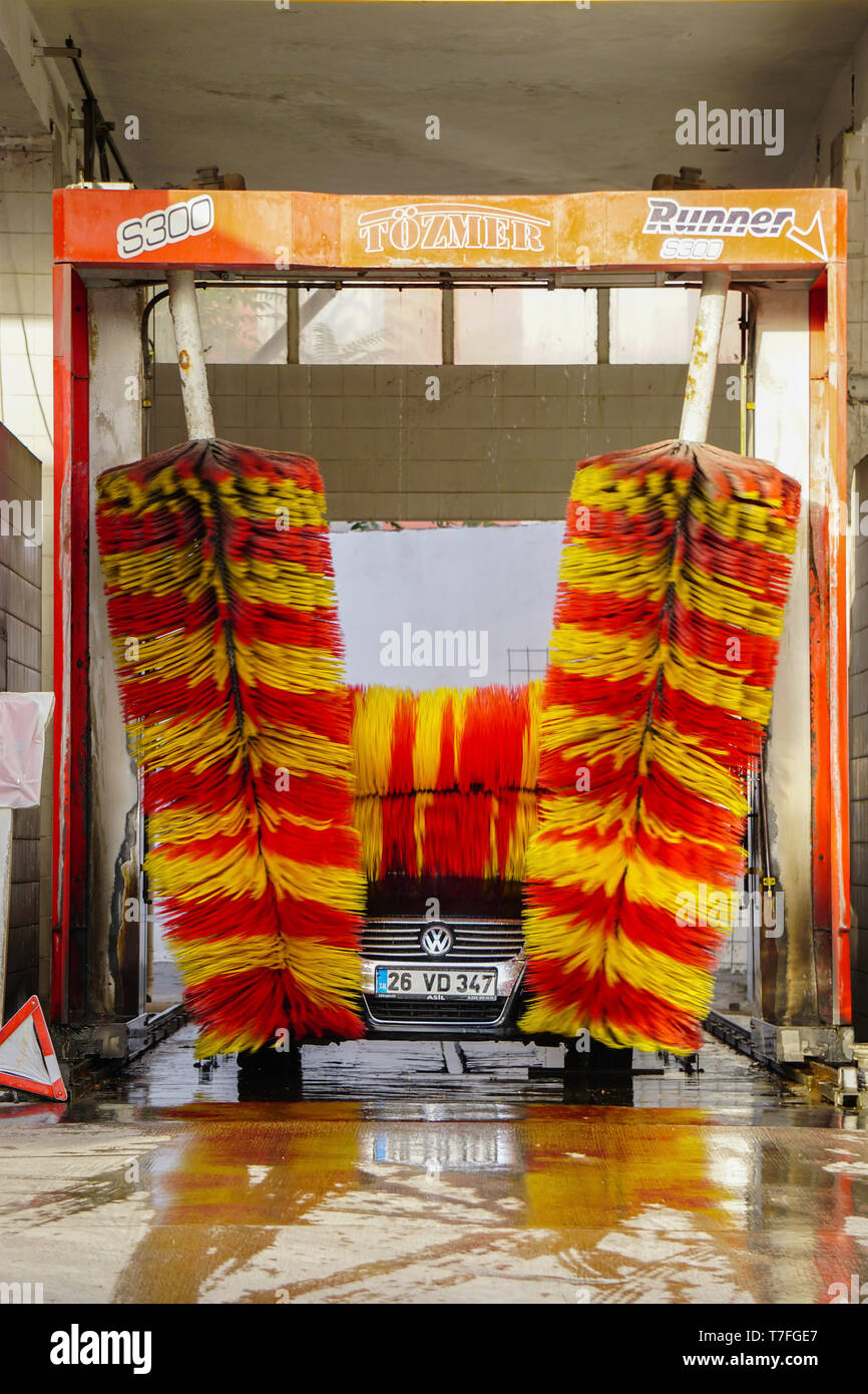 Automatische Autowäsche Maschine unterwegs. Stockfoto