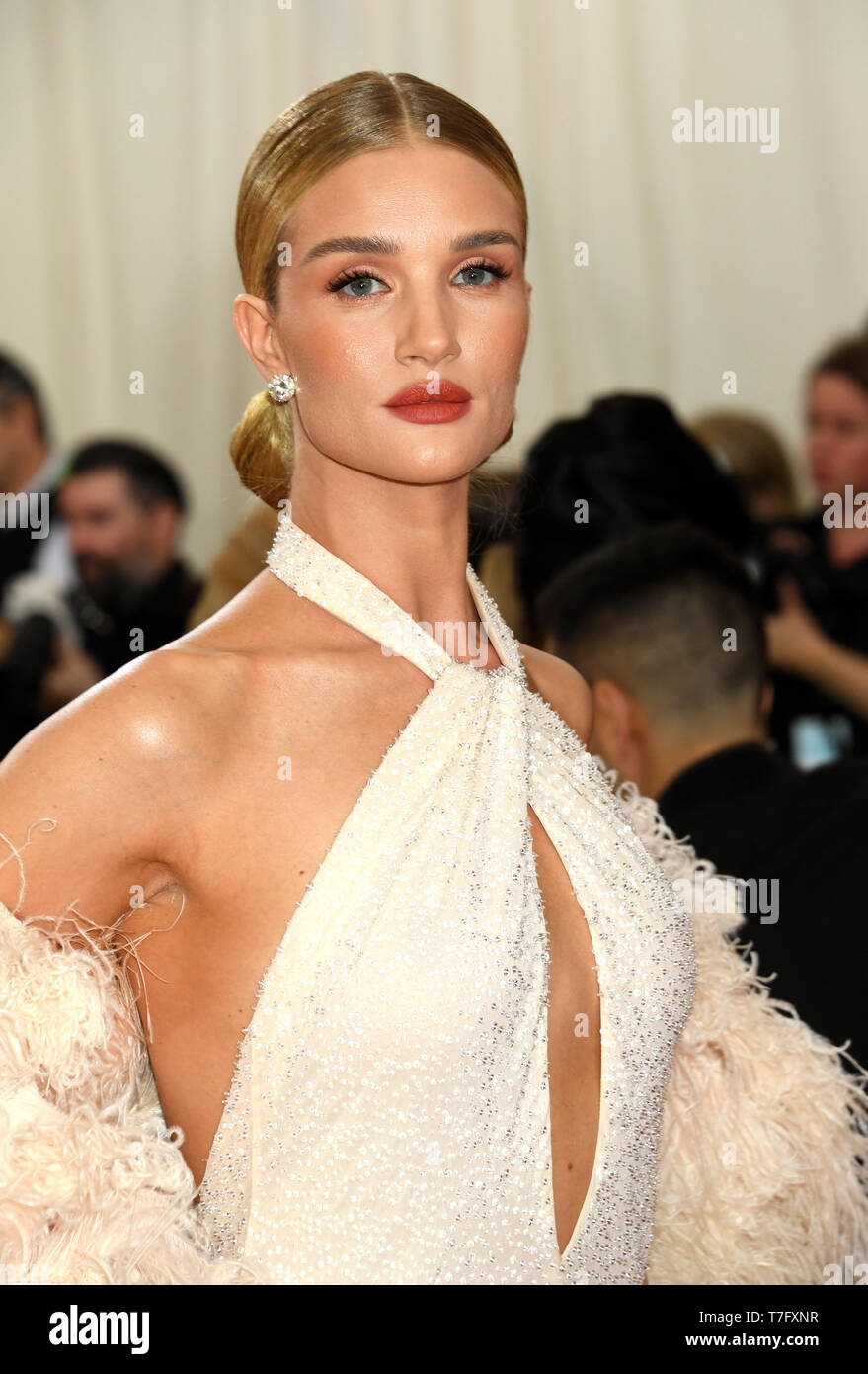 Rosie Huntington-Whiteley Teilnahme an das Metropolitan Museum der Kunst Kostüm Institut Benefiz-gala 2019 in New York, USA. Stockfoto