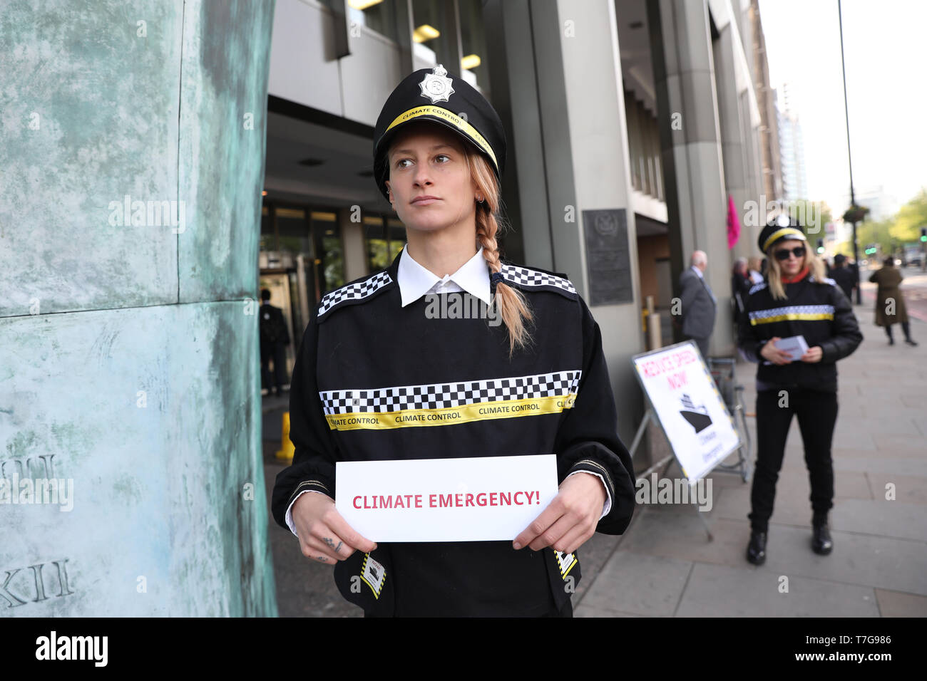 Klima MayDay Protest vor der Internationalen Seeschifffahrtsorganisation HQ als Regierungsvertreter aus der ganzen Welt in London sammeln UN-Verhandlungen zur Reduzierung Klima die Schifffahrt, um fortzufahren. Stockfoto