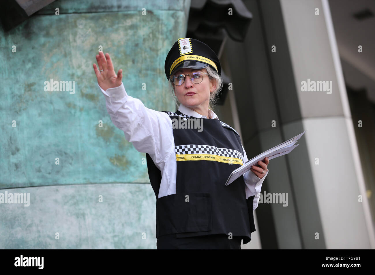 Klima MayDay Protest vor der Internationalen Seeschifffahrtsorganisation HQ als Regierungsvertreter aus der ganzen Welt in London sammeln UN-Verhandlungen zur Reduzierung Klima die Schifffahrt, um fortzufahren. Stockfoto