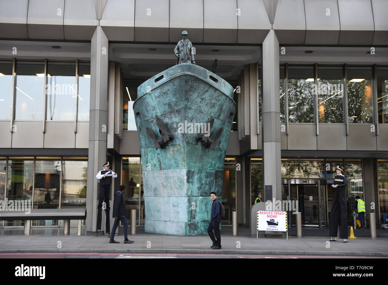 Klima MayDay Protest vor der Internationalen Seeschifffahrtsorganisation HQ als Regierungsvertreter aus der ganzen Welt in London sammeln UN-Verhandlungen zur Reduzierung Klima die Schifffahrt, um fortzufahren. Stockfoto