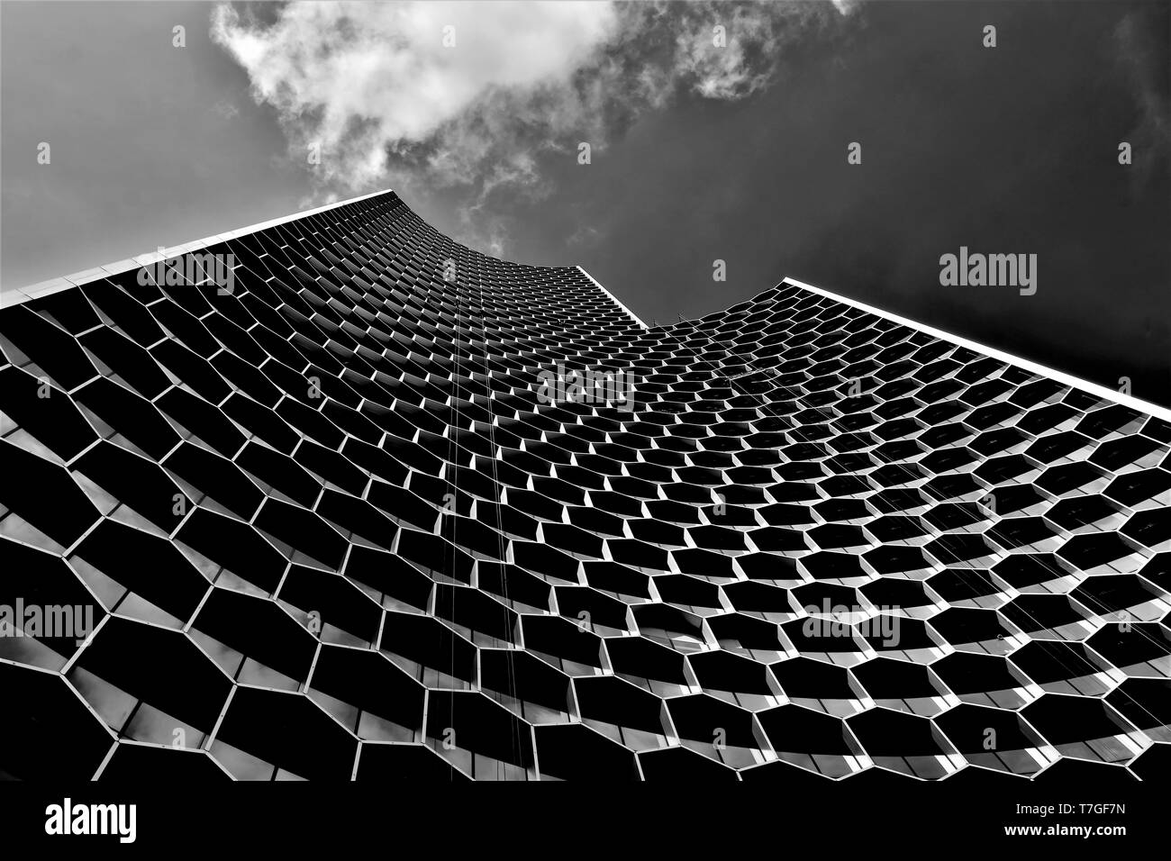 Singapur - 5. Mai 2017: Blick auf die futuristische Fassade der Duo Turm an der Beach Road mit starke architektonische Gestaltungselemente und Detail Stockfoto