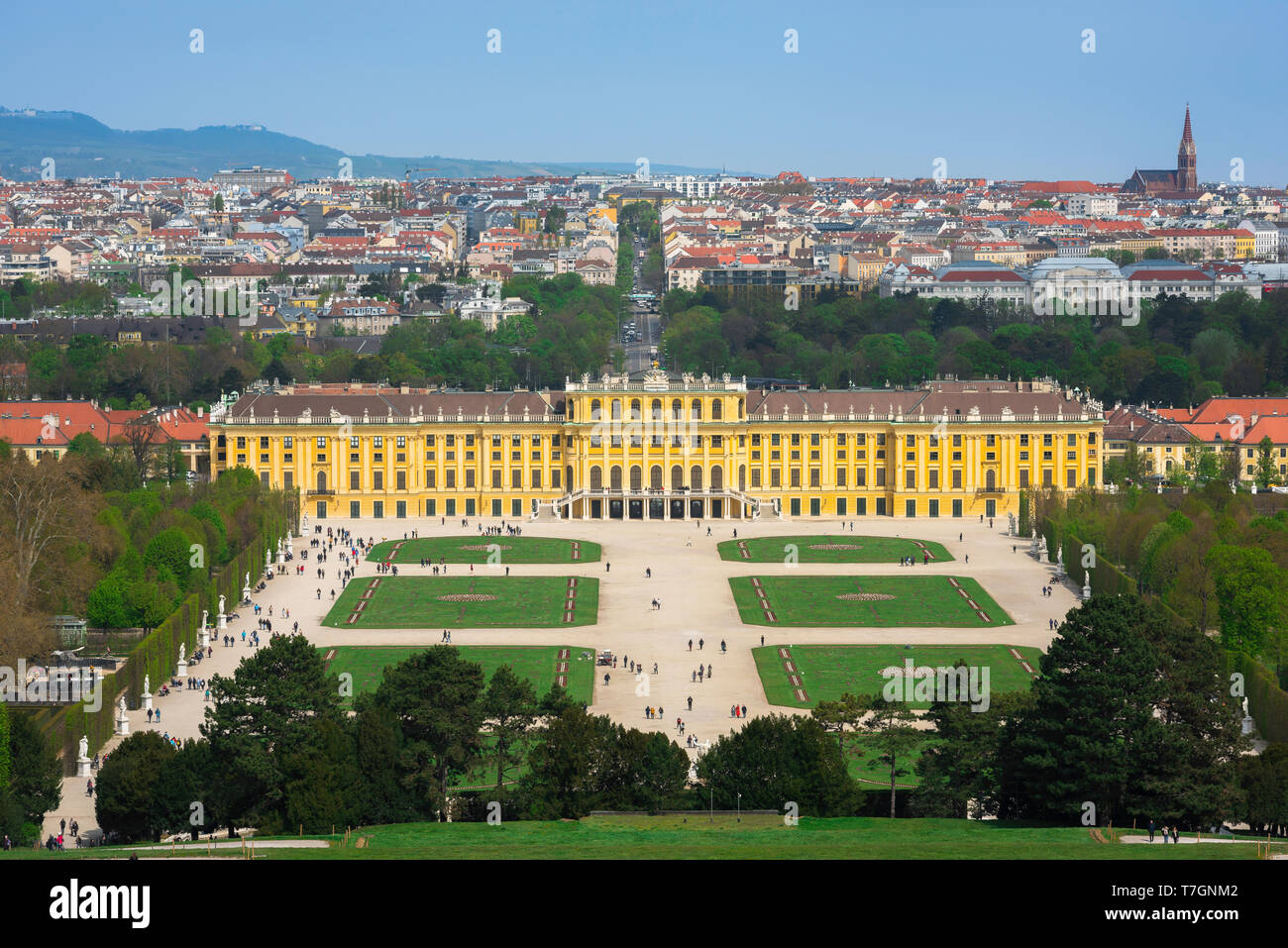Schloss Schönbrunn, Wien, mit Blick auf die barocken Parterre Garten- und auf der Südseite der Schloss Schönbrunn in Wien, Österreich. Stockfoto