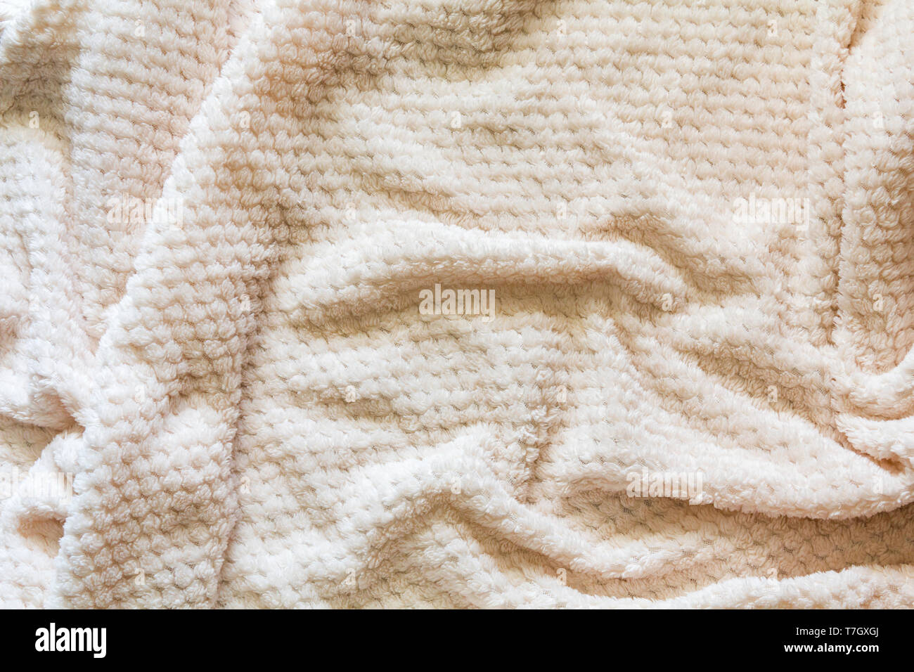 Blick Von Oben Auf Die Flauschige Decke Mit Falten Stockfotografie Alamy