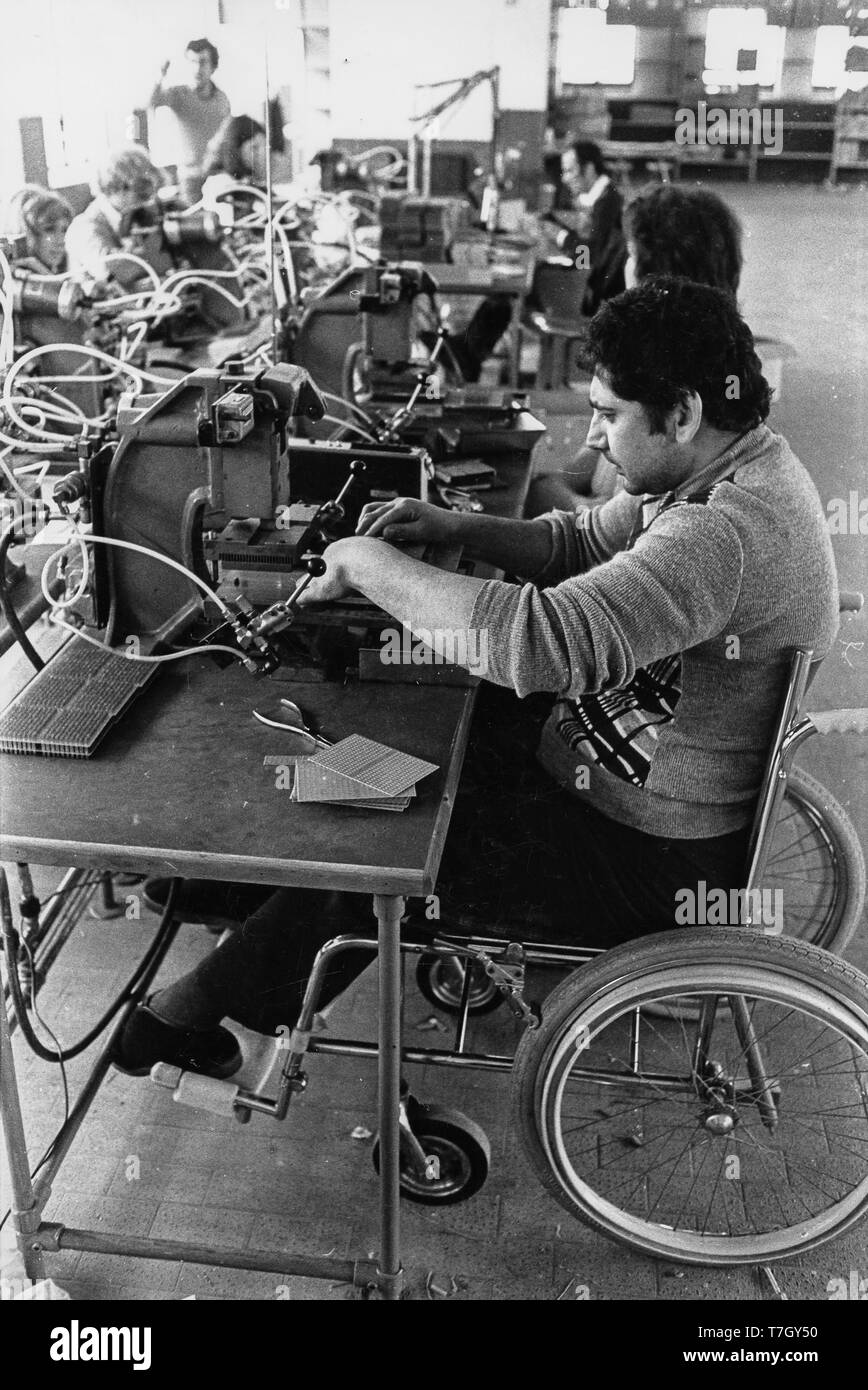 Menschen mit Behinderung am Arbeitsplatz, Il Ponte, soziale Genossenschaft, Mailand, 70 s Stockfoto