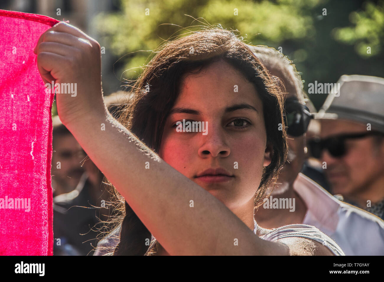Ein Mädchen in der Demonstration gegen Rassismus der Sinti und Roma in Madrid, Spanien. Stockfoto