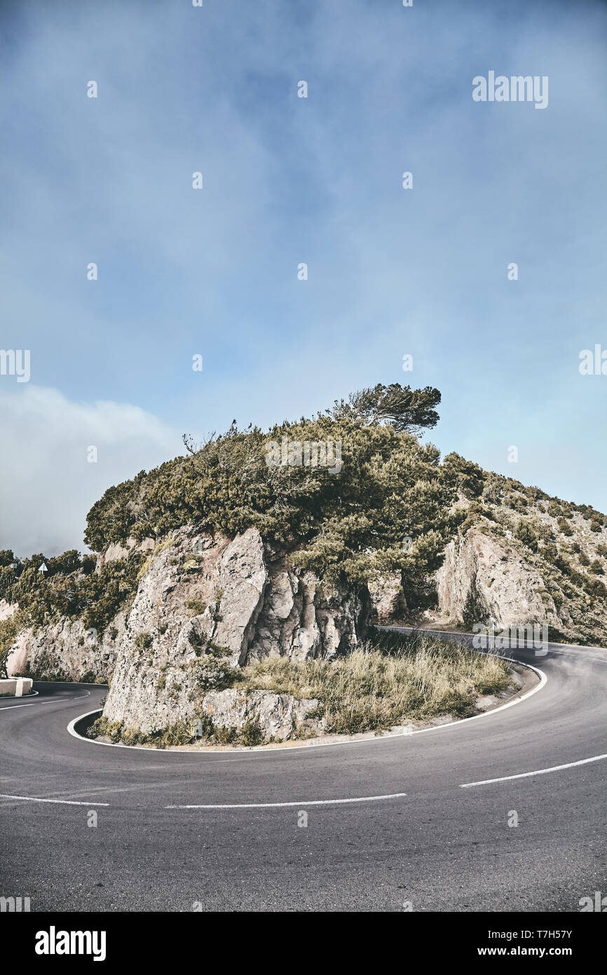Malerische Straße im Anaga Gebirge bend, Farbe Tonen angewendet, Teneriffa, Spanien. Stockfoto