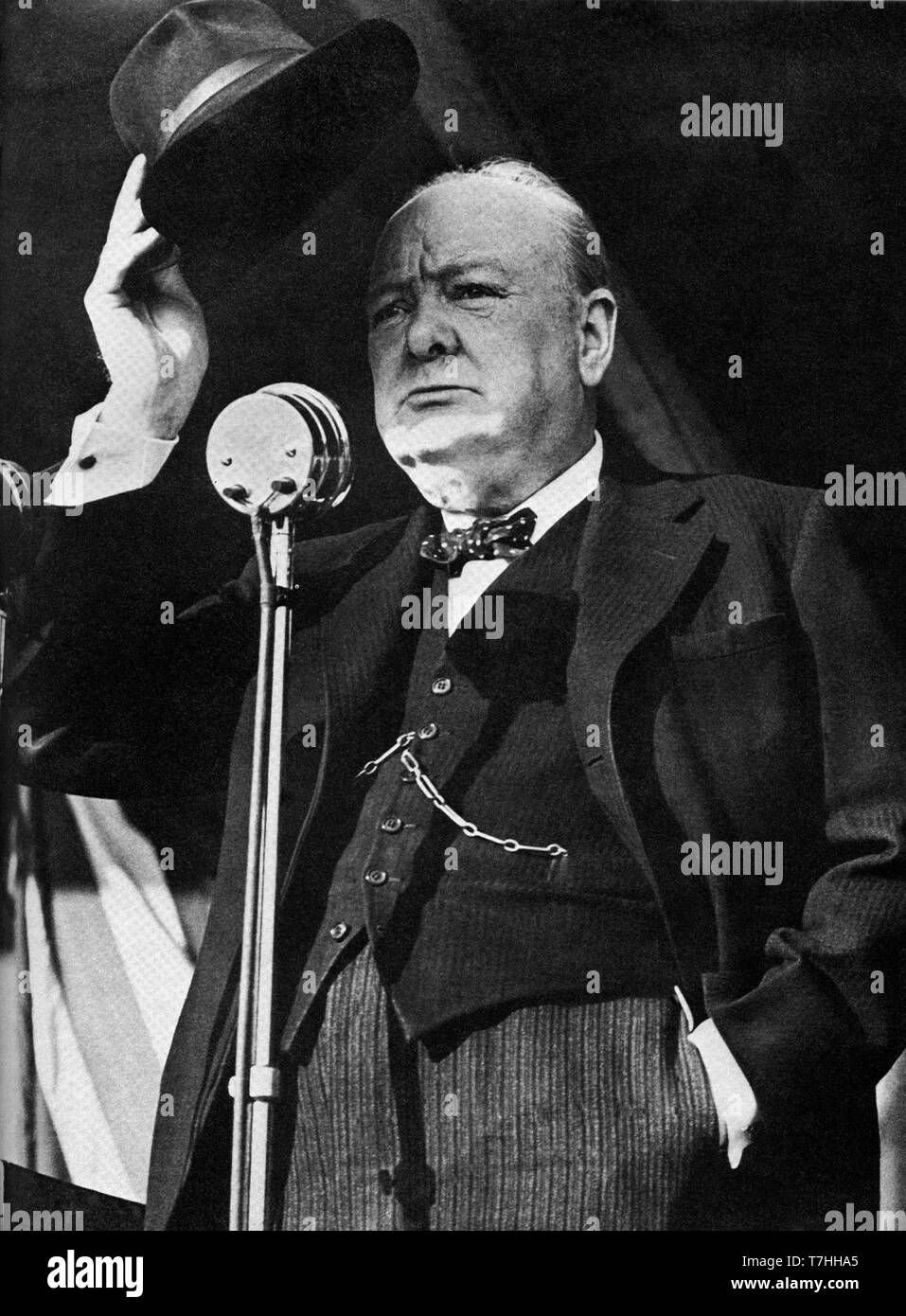 Winston Churchill Adressierung einer Masse an der Walthamstow während der allgemeinen Wahlkampagne 1945 Stockfoto