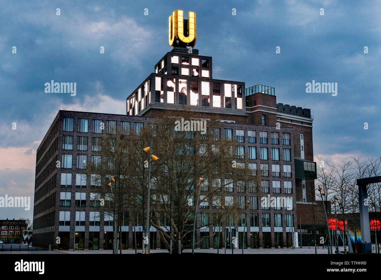 Video installation Artwork von Adolf Winkelmann auf der Oberseite des Dortmunder U-Turm, ein Gebäude der ehemaligen Union Brauerei, Zukunft Kunst und Kultur Zentrum. Dortmund, Deutschland Stockfoto
