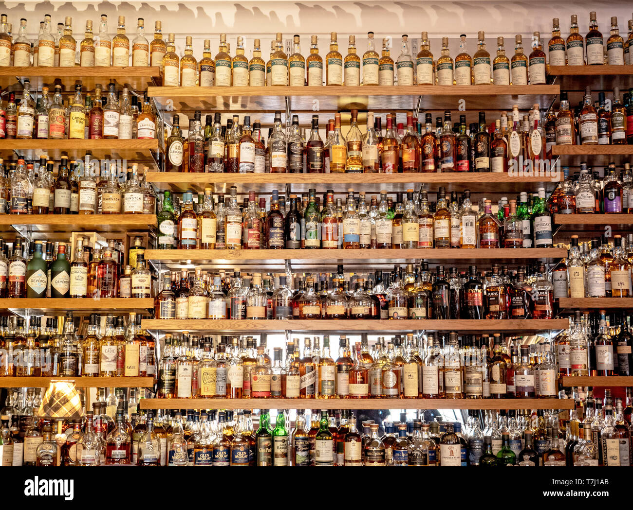 Whisky scotland bottles -Fotos und -Bildmaterial in hoher Auflösung – Alamy