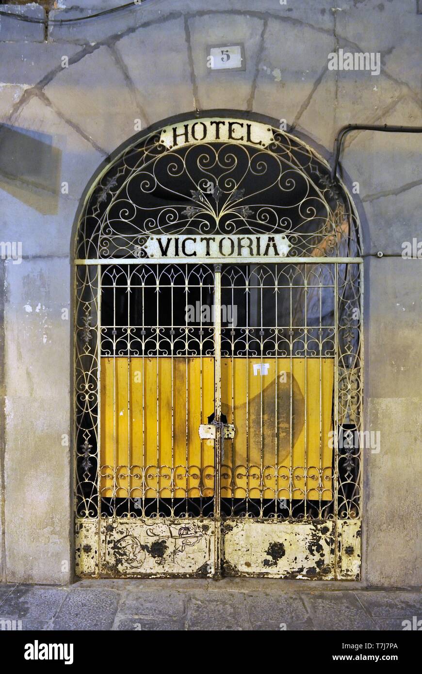 Geschlossene Tor des Hotel Victoria, Segovia, Kastilien und Leon, Spanien Stockfoto