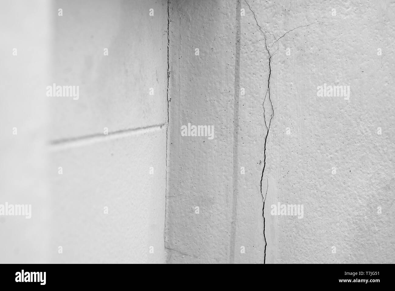 Home Problem, Problem an der Wand Risse reparieren müssen. Stockfoto