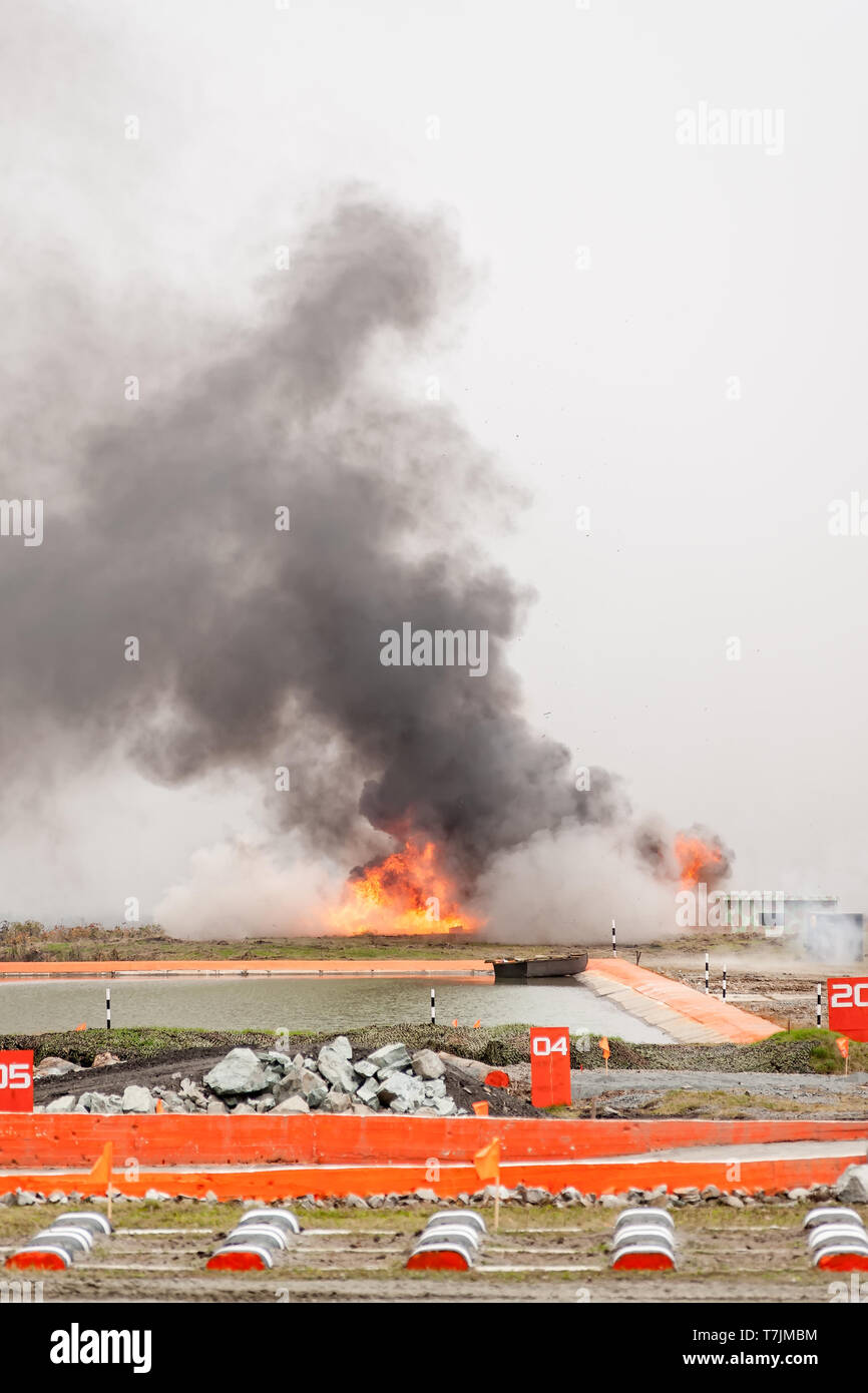 Nizhniy Tagil, Russland - 25. September. 2013: Demonstration von thermit Bombenexplosion auf Russisch Arm Exsibition Stockfoto