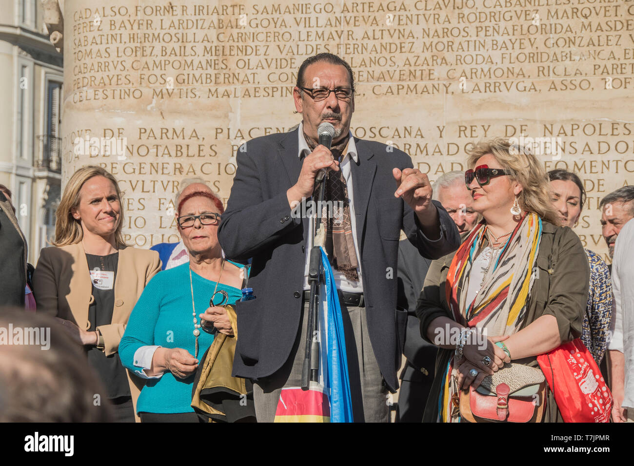 Ein Führer der Zigeuner gesehen, eine Rede mit anderen spanischen Zigeuner Politiker, in Puerta del Sol Madrid. Stockfoto