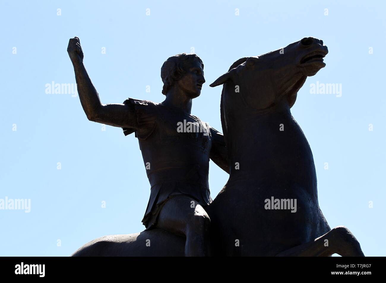 Eine Statue Von Einem Jungen Pferd Reiter Alexander Der Grosse Ein Werk Des Bildhauers Von Giannis Pappas Im Zentrum Von Athen Stockfotografie Alamy