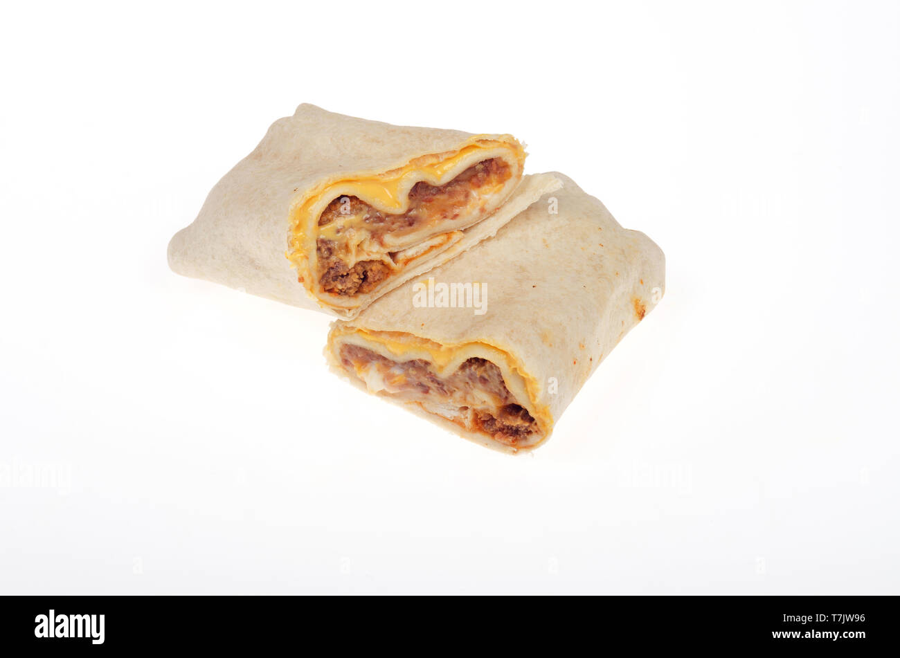 Burrito halbiert auf weißem Hintergrund Stockfoto