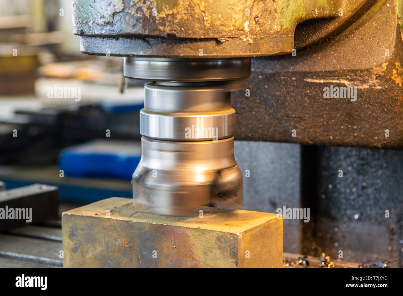 Fräsmaschine Werkzeug Vorbereitung Bügeleisen Detail in der industriellen Fertigung Werk zu verarbeiten Stockfoto