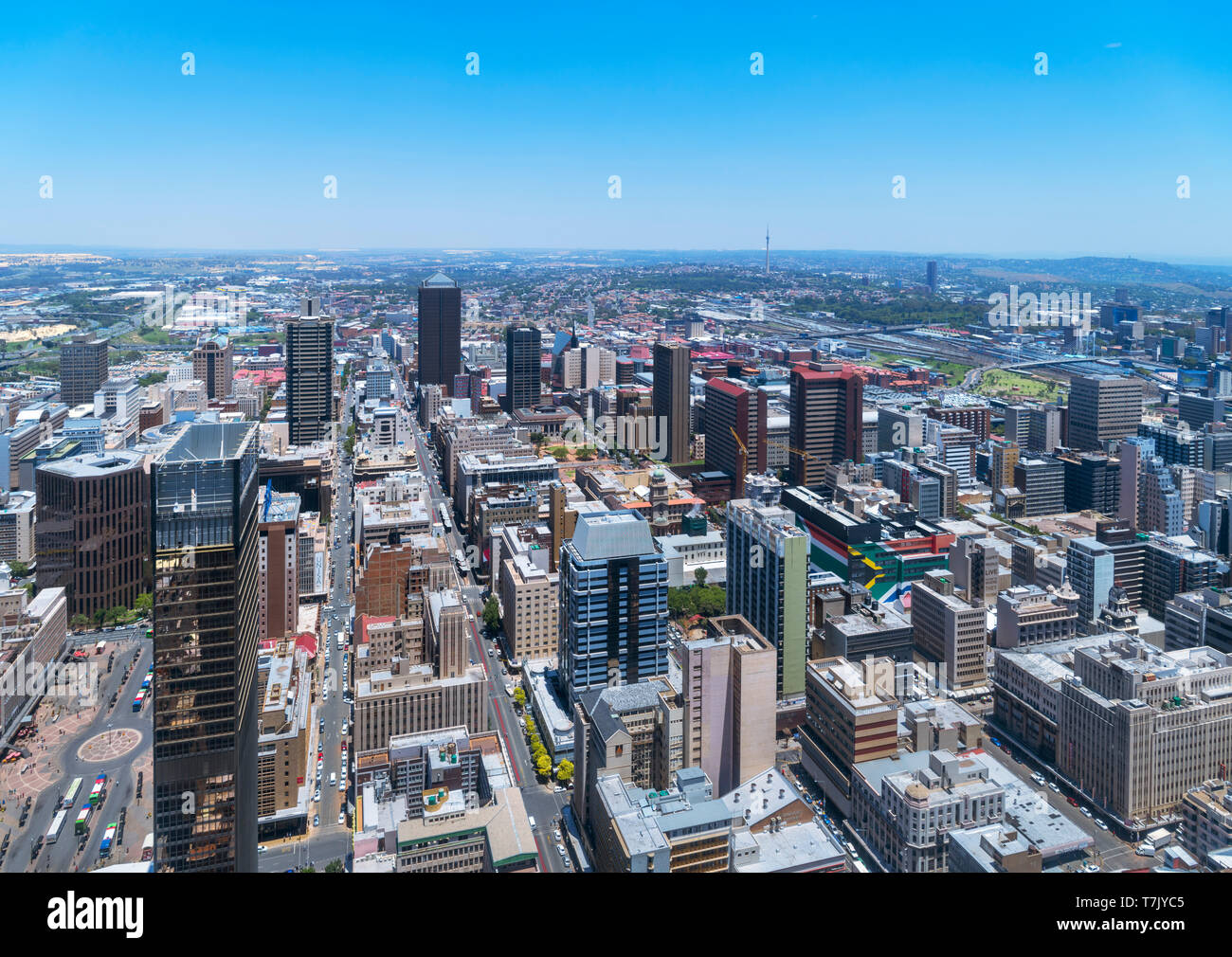 Skyline von Johannesburg. Luftaufnahme über das Central Business District (CBD) vom Carlton Tower, Johannesburg, Südafrika. Stockfoto