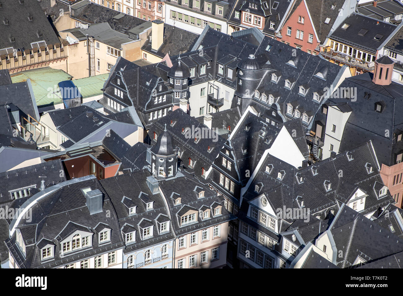 Frankfurt am Main, Dachlandschaft der neuen Altstadt, rekonstruierte Häuser im Altstadtviertel zwischen Römer und Dom, Stockfoto