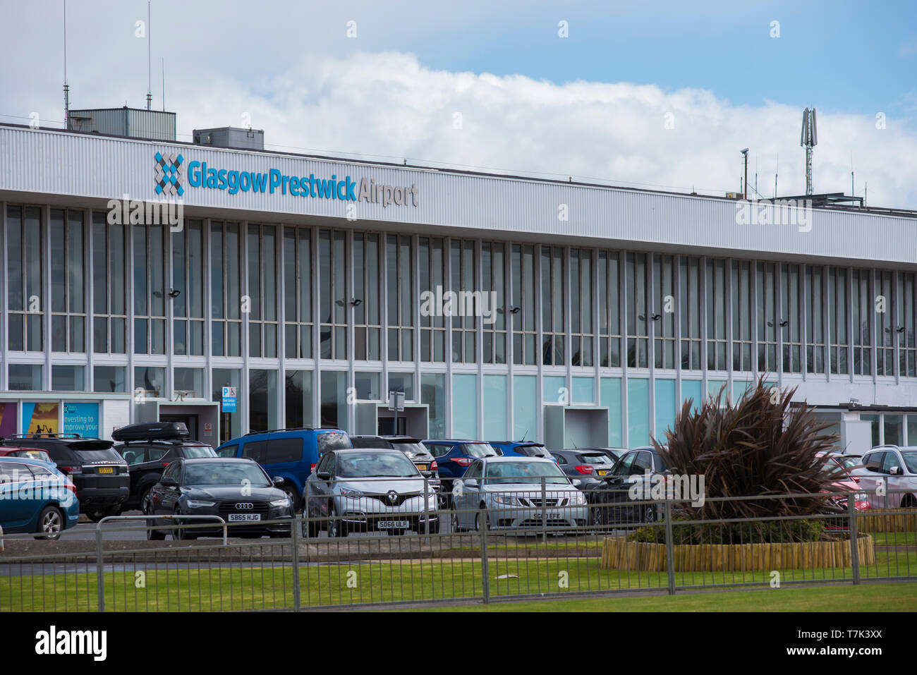 Glasgow Prestwick Flughafen vor dem Hauptterminal an einem sonnigen Tag Stockfoto