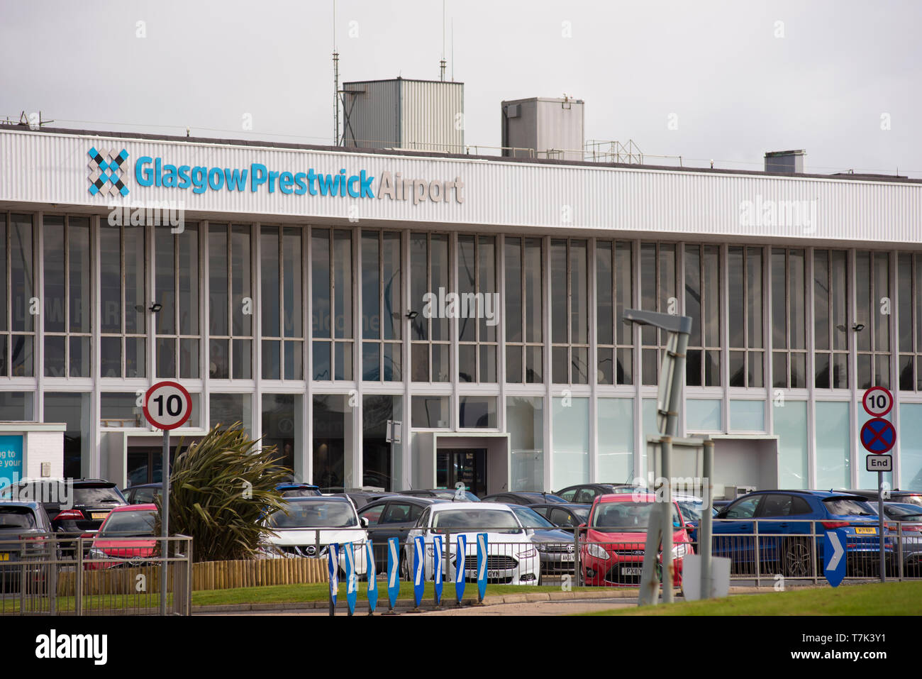 Glasgow Prestwick Flughafen vor dem Hauptterminal an einem sonnigen Tag Stockfoto