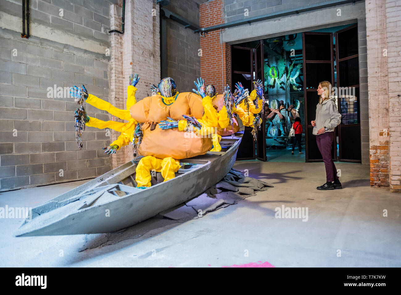 Venedig, Italien. 07 Mai, 2019. Geburt, Hi und Bye von Kris Lemsalu in der Estnischen Pavillon. Es ist ein Teil der Stadt Venedig 58th Biennale. Credit: Guy Bell/Alamy leben Nachrichten Stockfoto