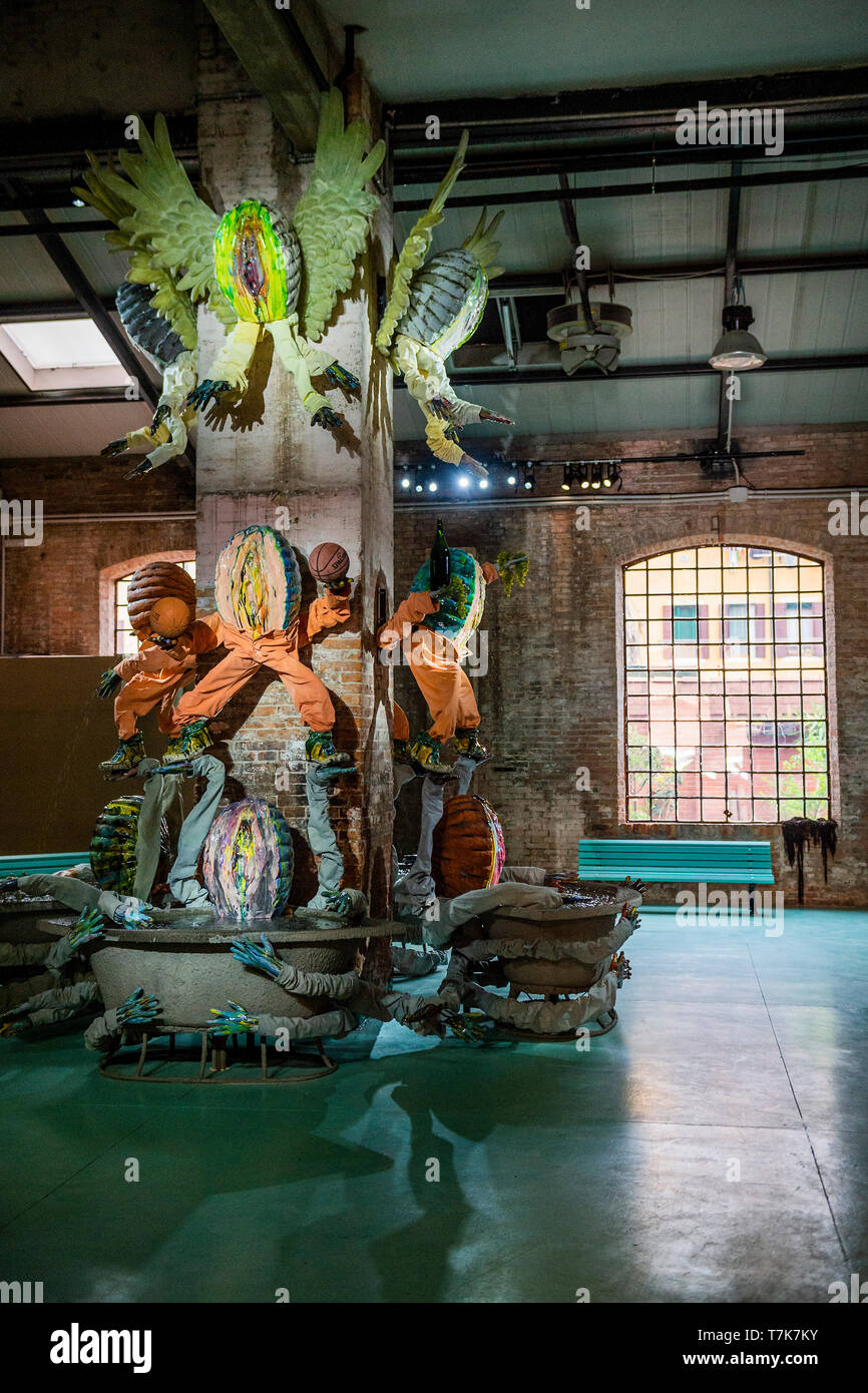 Venedig, Italien. 07 Mai, 2019. Geburt, Hi und Bye von Kris Lemsalu in der Estnischen Pavillon. Es ist ein Teil der Stadt Venedig 58th Biennale. Credit: Guy Bell/Alamy leben Nachrichten Stockfoto