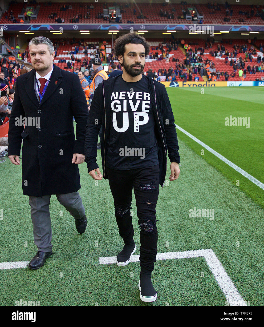 Liverpool. 8. Mai, 2019. Liverpools Mohamed Salah kommt, bevor die UEFA Champions  League Halbfinale Rückspiel zwischen dem FC Liverpool und der FC Barcelona  im Anfield in Liverpool, Großbritannien am 7. Mai 2019.