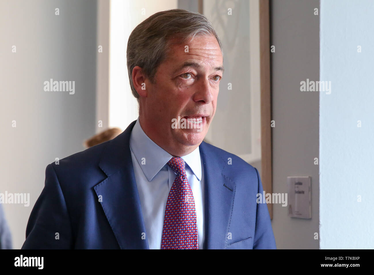 Führer der Partei Brexit Nigel Farage gesehen Sprechen während der Pressekonferenz des Brexit Partei für den Wahlkampf für die Europawahl in Westminster. Das Vereinigte Königreich wird an den Wahlen zum Europäischen Parlament statt am 23. Mai 2019. Stockfoto