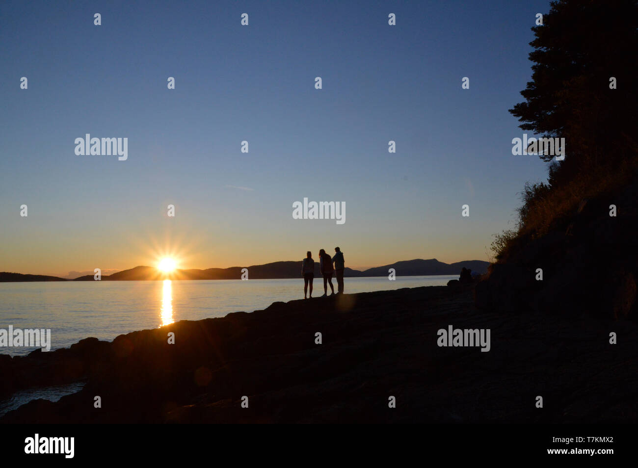 Blick auf den Sonnenuntergang auf die San Juan Inseln des Staates Washington von Fidalgo Island, Stockfoto