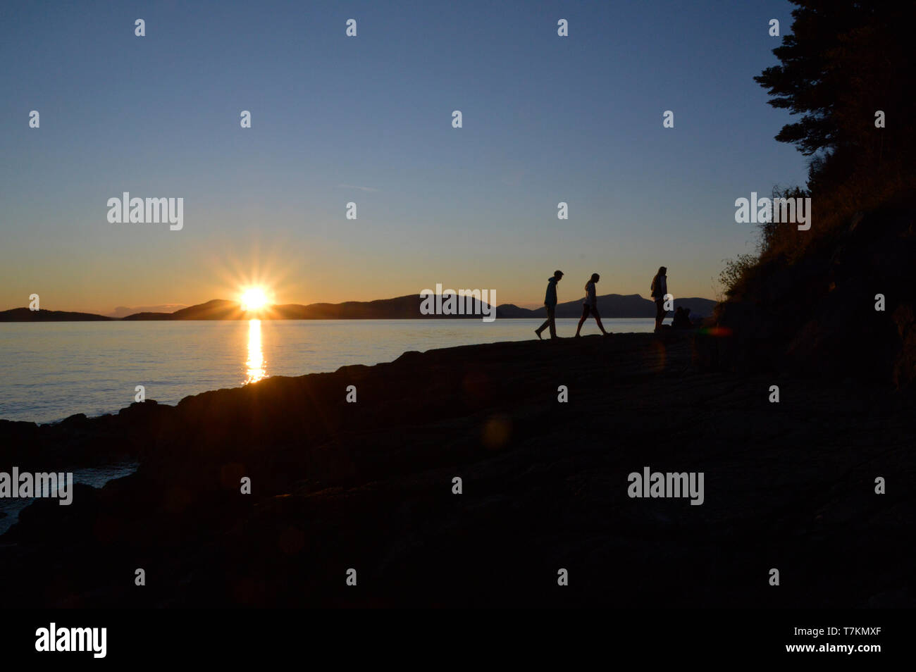 Blick auf den Sonnenuntergang auf die San Juan Inseln des Staates Washington von Fidalgo Island, Stockfoto