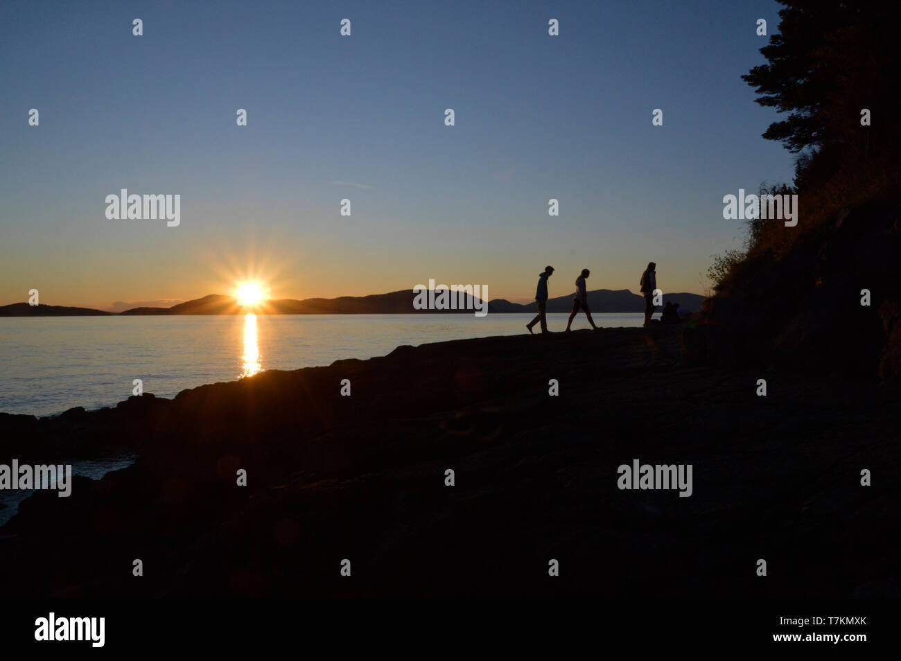 Blick auf den Sonnenuntergang auf die San Juan Inseln des Staates Washington von Fidalgo Island, Stockfoto