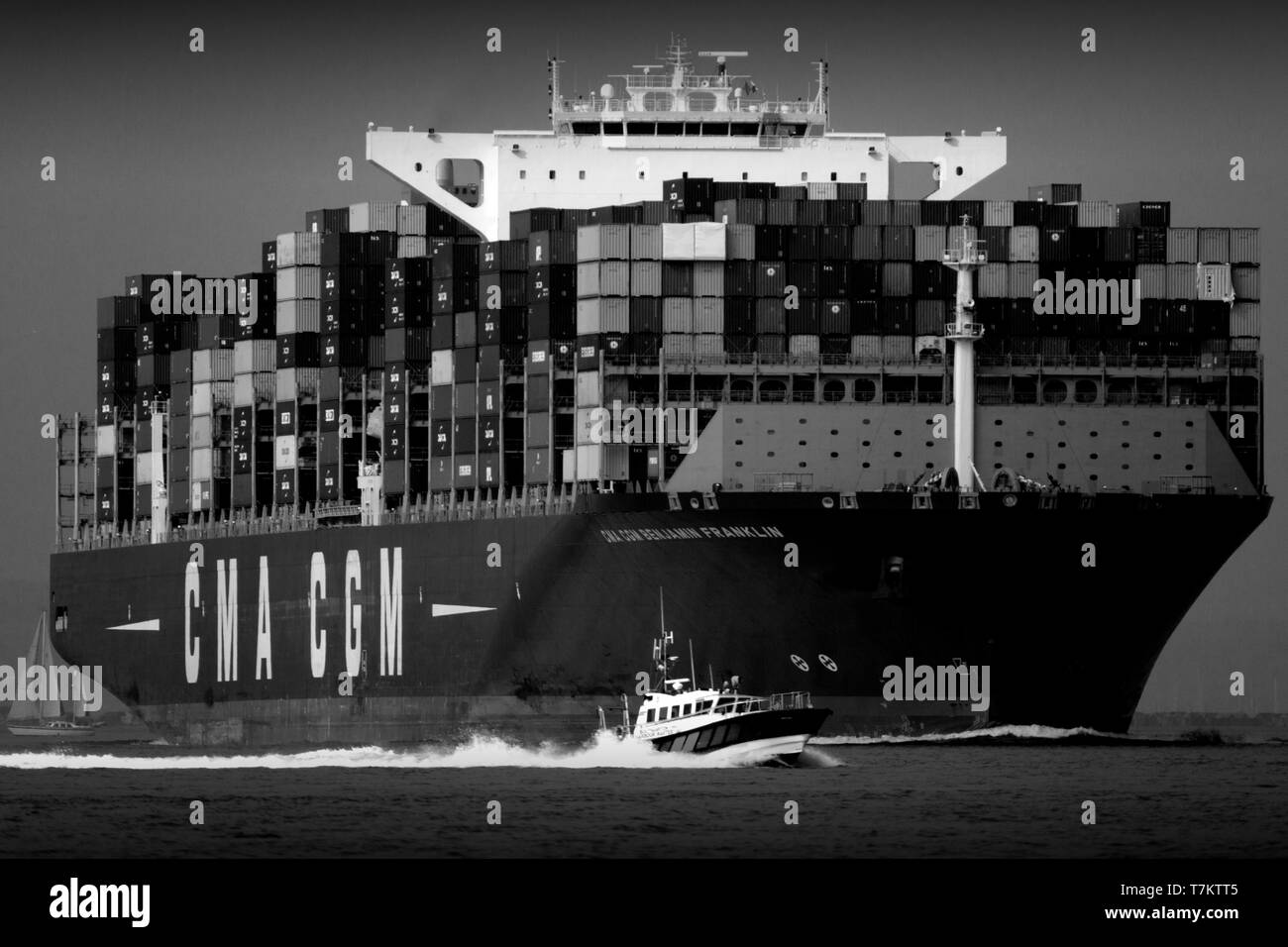 Große, Import, Dienstleistungen, Versand, Agent, Hafen, Hafen, Master, Start, Escort, Pilot, Behälter, Schiff, Southampton, Terminal, den Solent, China, Europa, Import, Handel, Stockfoto