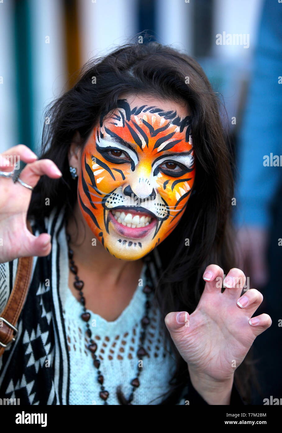 TIGER FRAU an FESTIVAL Stockfoto