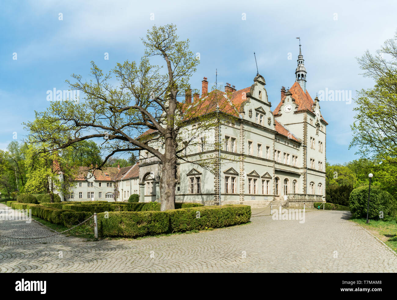 Frühling Blick auf Schloss - Palast des Grafen Schönborn in der Nähe von Mukachevo, Gebiet Kiew, Ukraine. Stockfoto