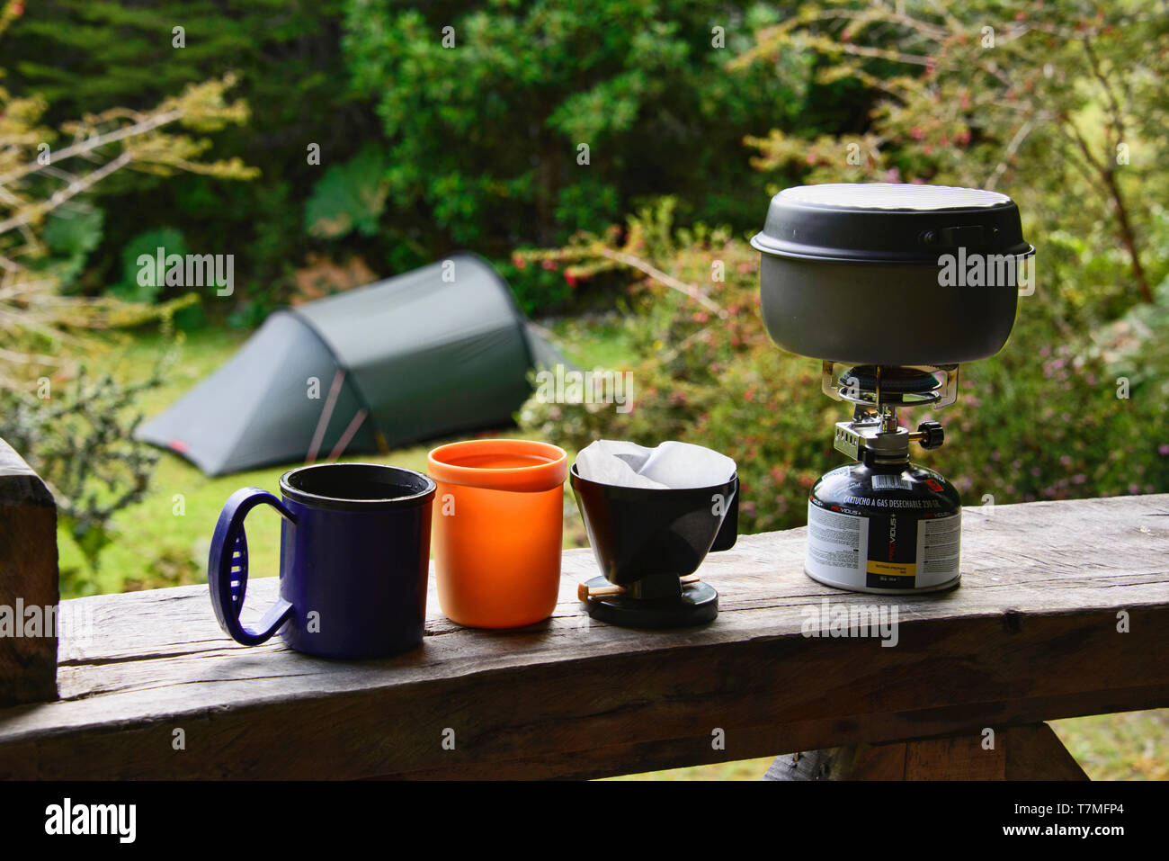 Kaffee brühen auf dem Campingplatz am Nationalpark Pumalin, Patagonien, Region de los Lagos, Chile Stockfoto