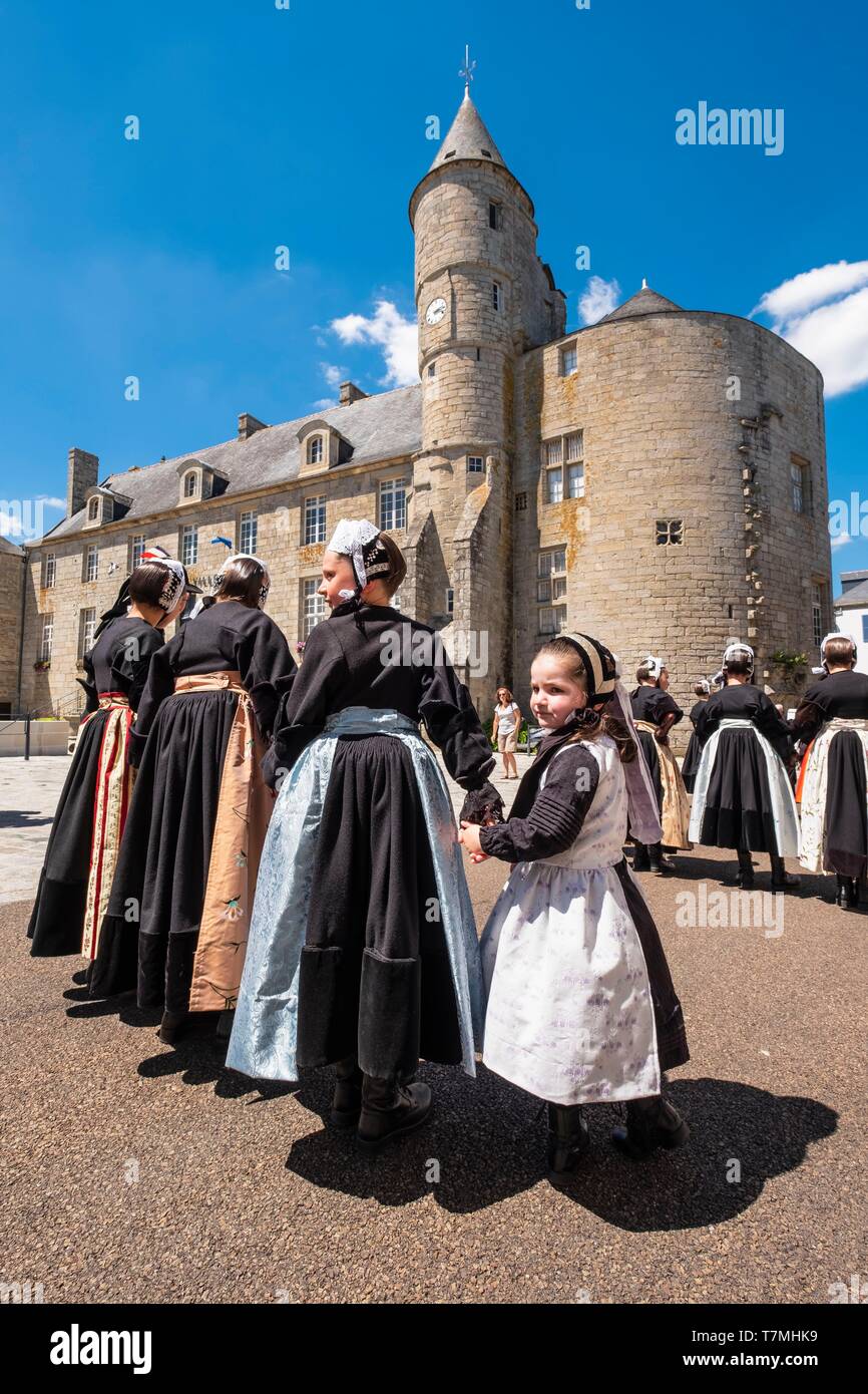 Frankreich, Finistere, Pont l'Abbe, Stickerinnen Festival fördert jedes Jahr die Bigouden und Bretonischen terroir Tradition, mit Musik und Tanz Stockfoto