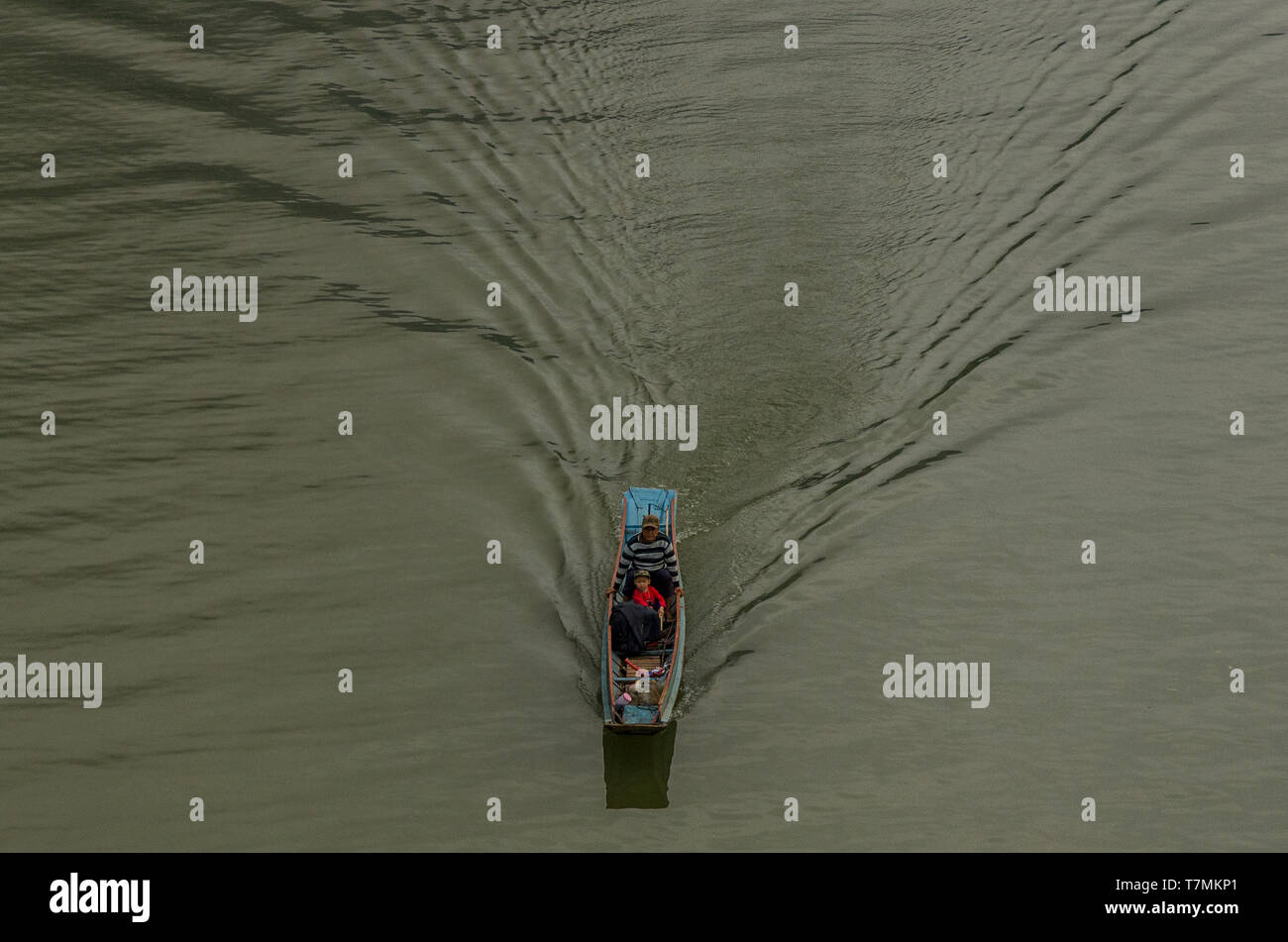 Leute im Wasser des Nam Ou Fluss reisen, Laos Stockfoto