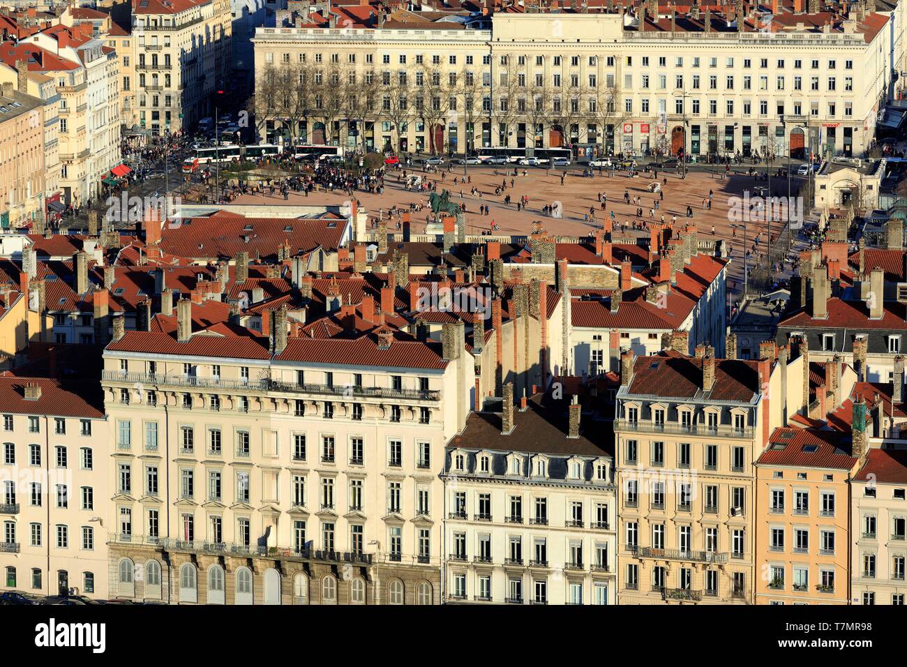 Frankreich, Rhône, Lyon, 2. Bezirk, Bellecour - Hôtel Dieu, Tilsitt Quay, Place Bellecour im Hintergrund Stockfoto