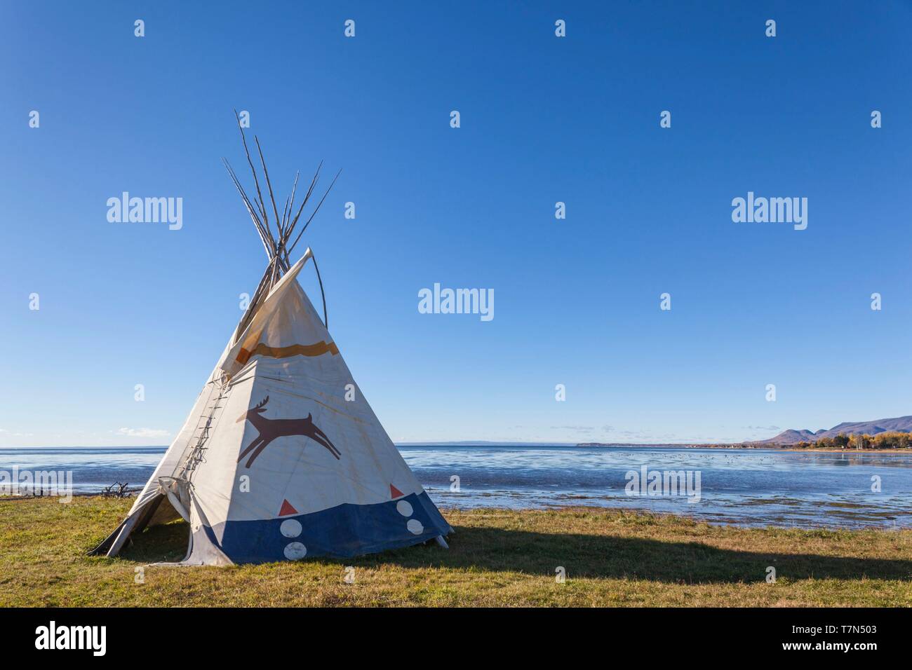 Kanada, Quebec, Gaspe Halbinsel, Mic-Mac Gesgapegiag, First Nations t-pees von der Baie DES Chaleurs Stockfoto