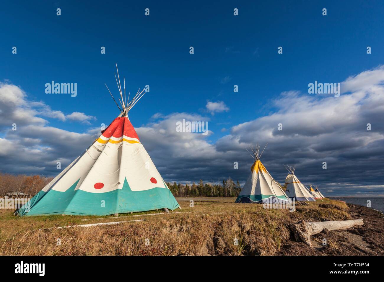 Kanada, Quebec, Gaspe Halbinsel, Mic-Mac Gesgapegiag, First Nations t-pees von der Baie DES Chaleurs Stockfoto