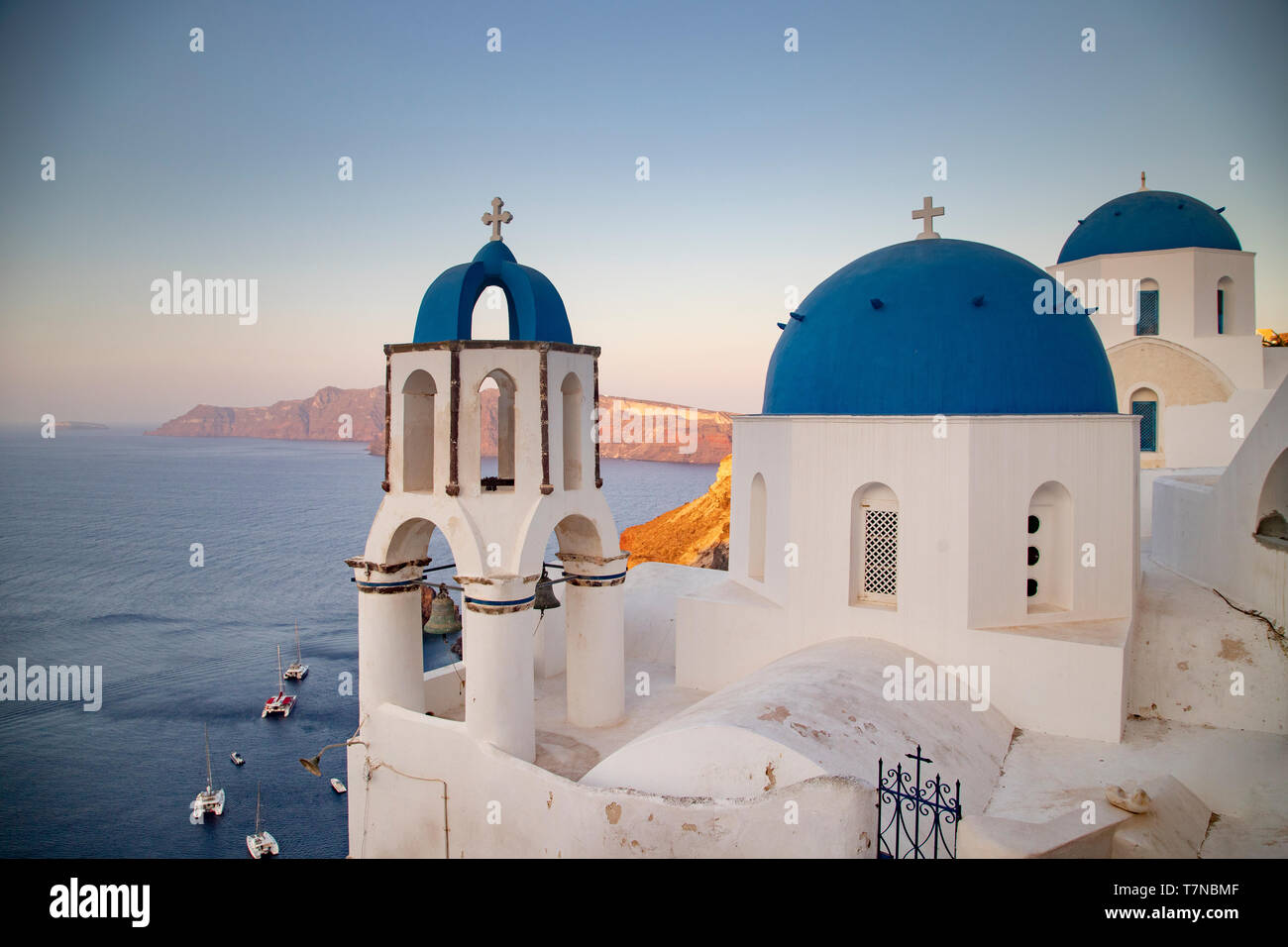 Griechenland, Kykladen, Santorini (Thira), Ia (Oia) und Caldera von Santorin Stockfoto