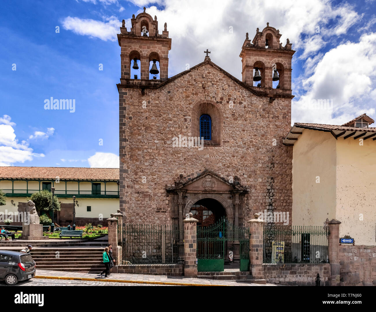 Cusco, Peru - April 3, 2019: Blick auf die Fassade der Kirche in Convento Santa Teresa, Cusco, Peru Stockfoto