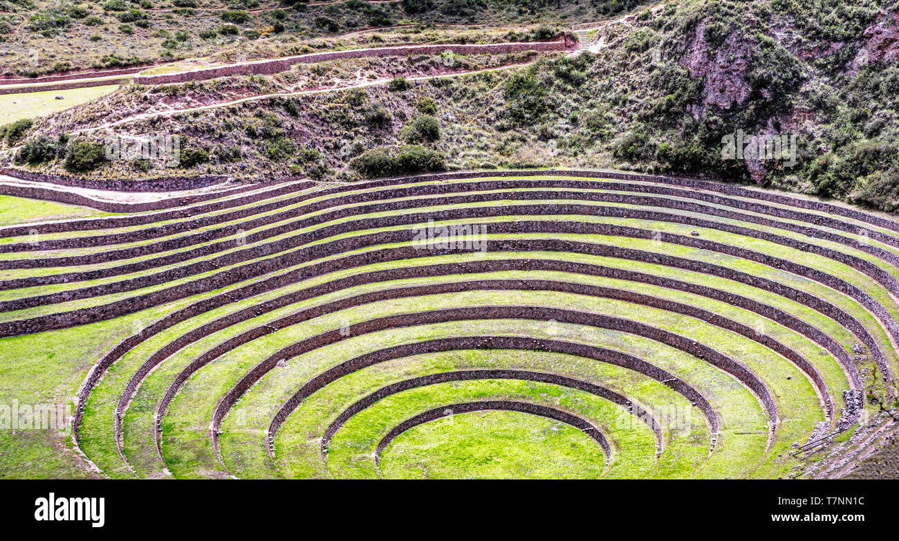 Landschaft bei Moray, oder Muray in Quechua, die Inka landwirtschaftliche Felder archäologische Stätte liegt auf einer Hochebene westlich von Maras, Nord Stockfoto