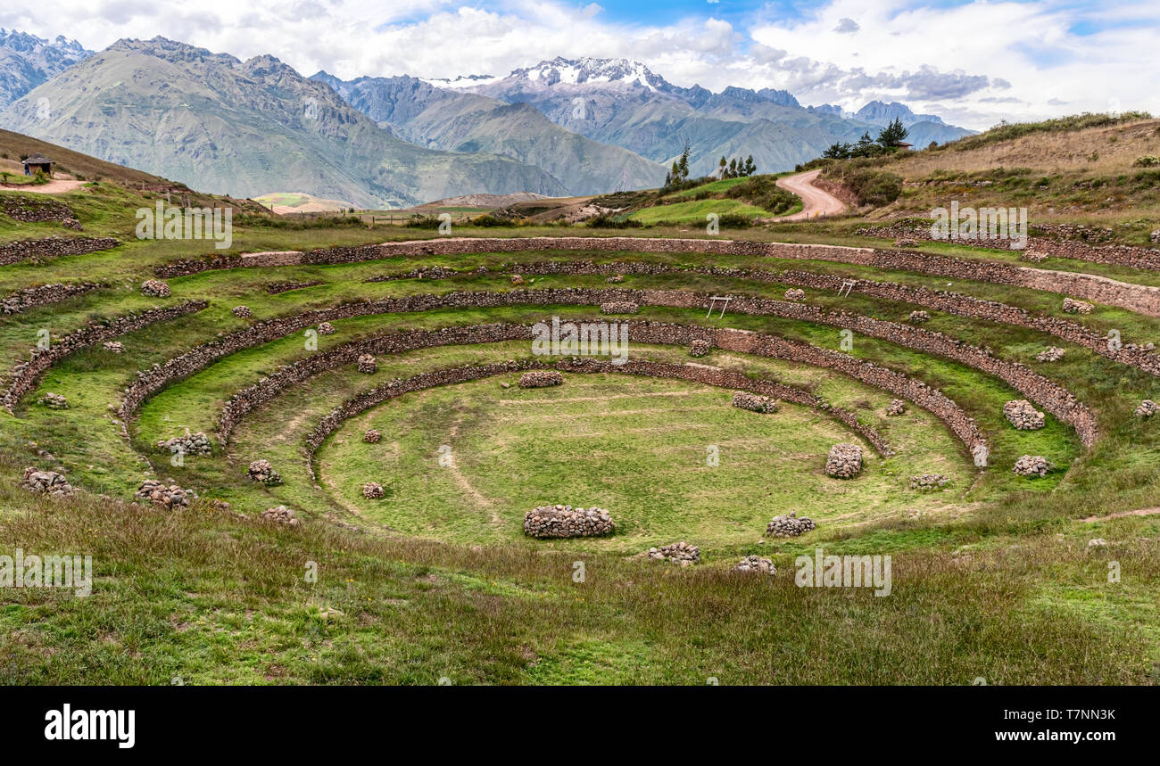 Landschaft bei Moray, oder Muray in Quechua, die Inka landwirtschaftliche Felder archäologische Stätte liegt auf einer Hochebene westlich von Maras, Nord Stockfoto
