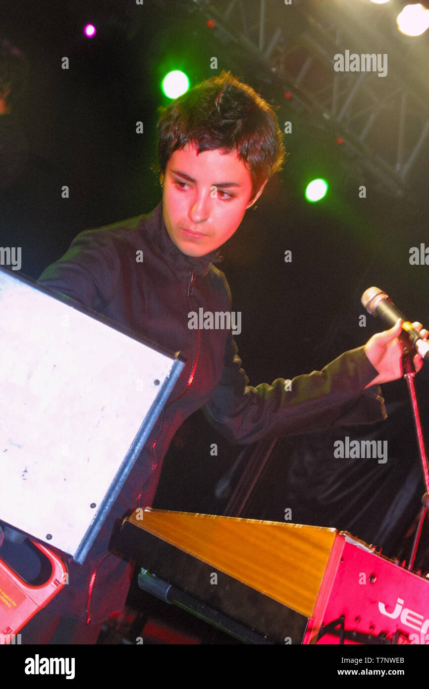 Mira Aroyo Sänger in Ladytron im Reading Festival 2001 durchführen Stockfoto