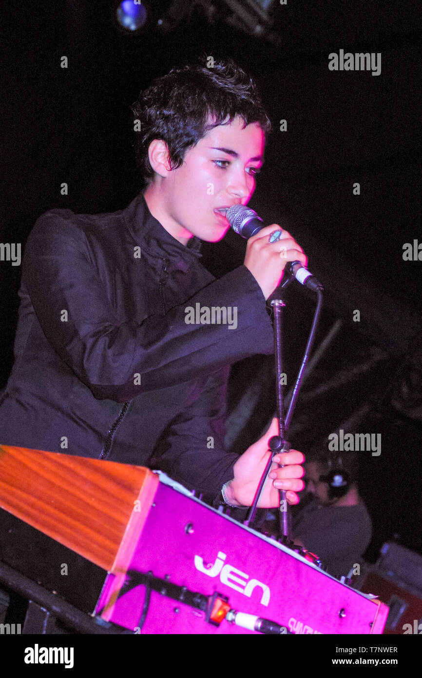 Mira Aroyo Sänger in Ladytron im Reading Festival 2001 durchführen Stockfoto