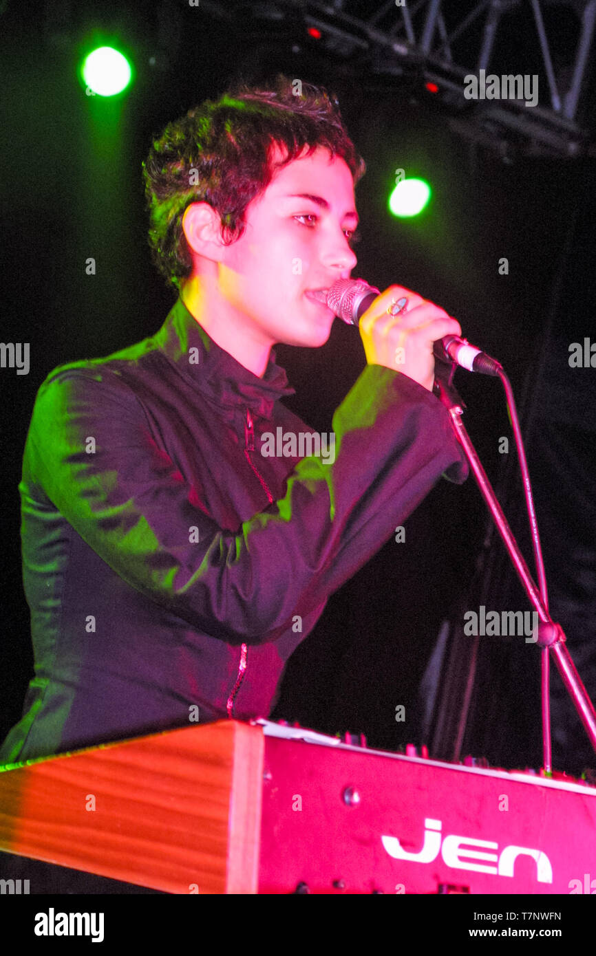 Mira Aroyo Sänger in Ladytron im Reading Festival 2001 durchführen Stockfoto